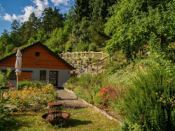 Der Garten des Ferienhauses zur Entspannung und Erholung